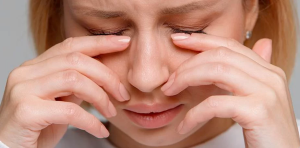 Como tratar ceratite e outras doenças virais nos olhos