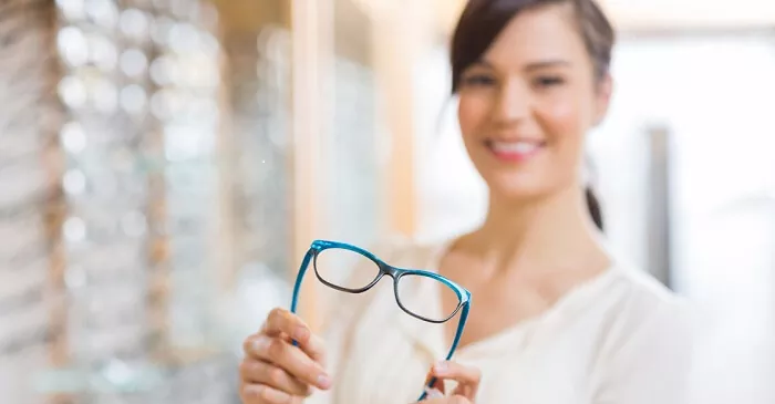 Você desconfia de que precisa de óculos? Sente dificuldade para enxergar, mas está em dúvida sobre o que fazer para corrigir essa questão?